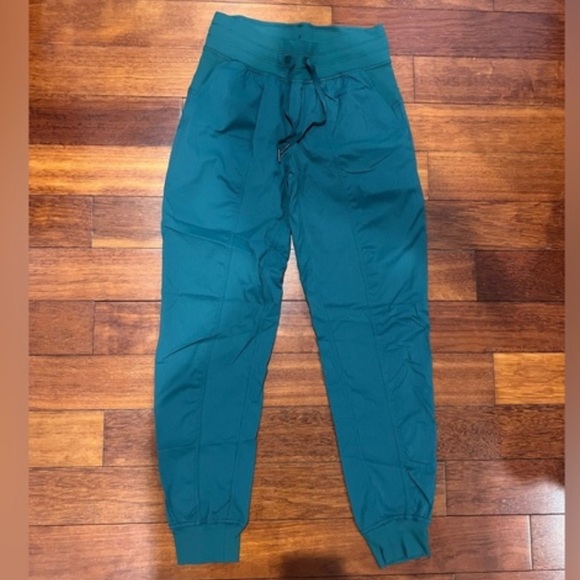 Lululemon Dance Studio Mid Rise Jogger Full Length Green Jasper Sz. 4 - Picture 4 of 6